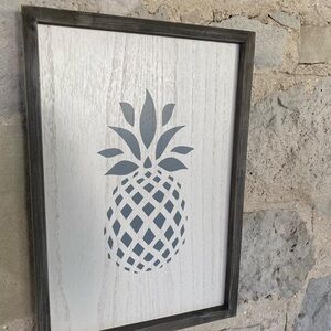 Framed pineapple